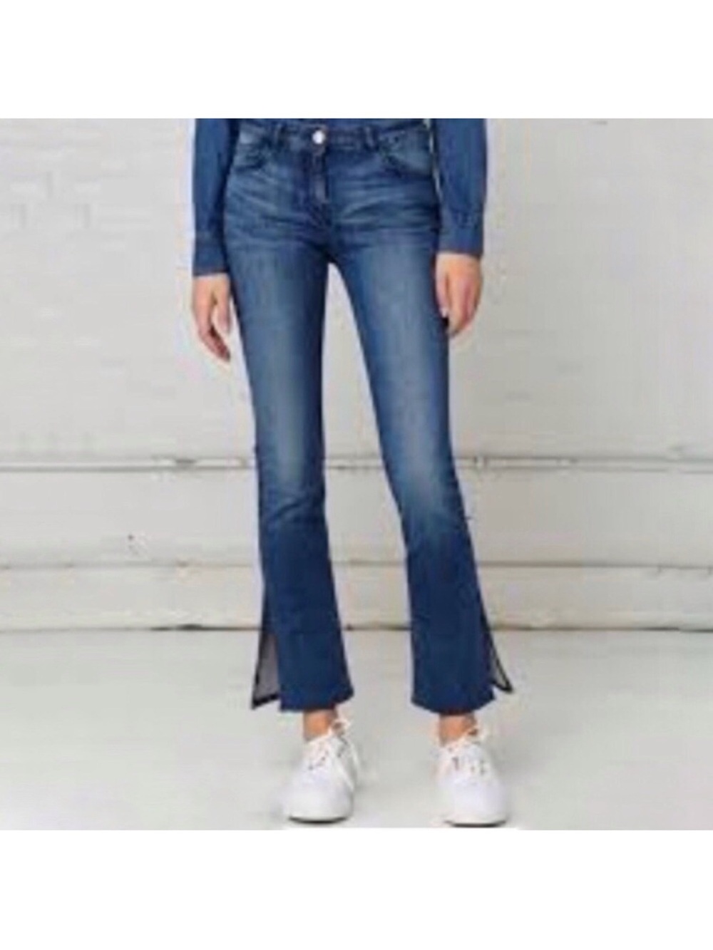 Michael Kors Size 2 Vintage Cropped Flared Jeans Split Hem Med. Wash Stretch 2